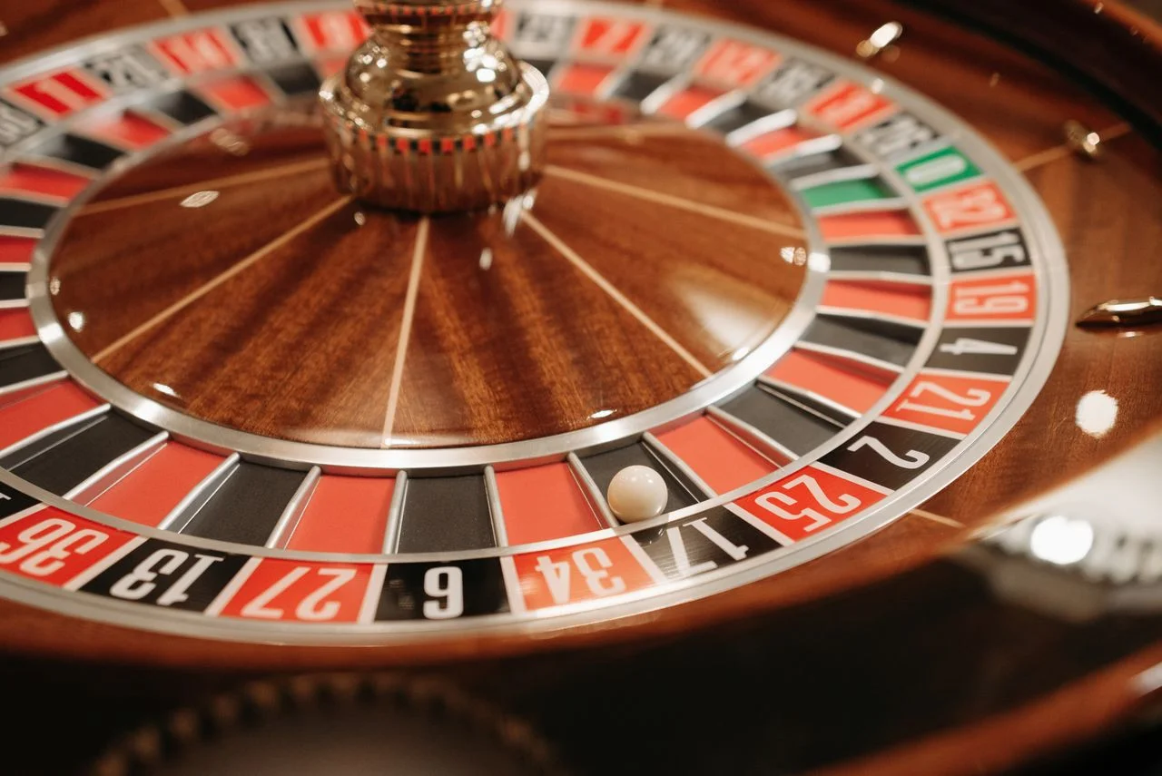 Hiểu rõ giới hạn và luật chơi casino trực tuyến
